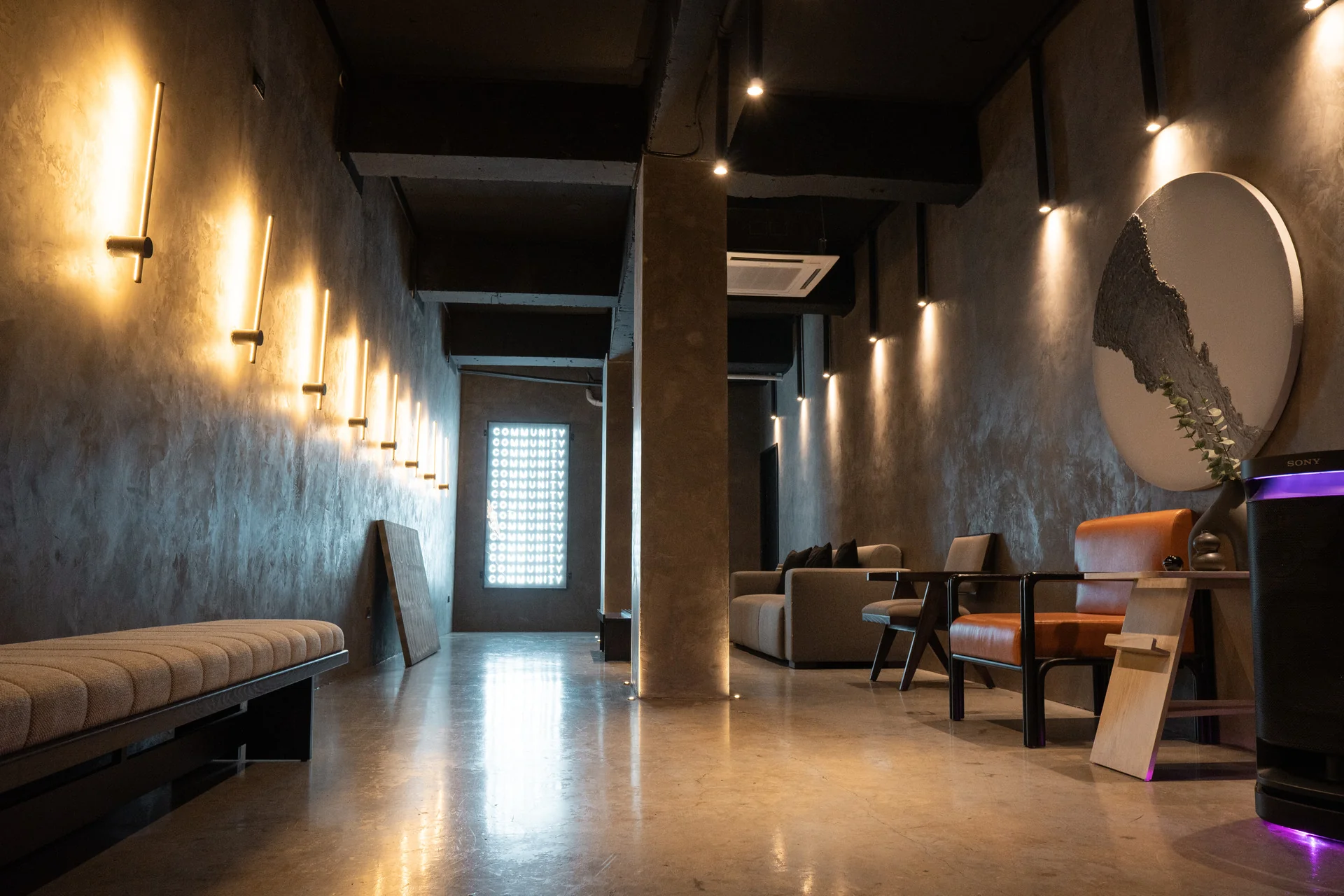 ZERØ Studio Lounge - Comfortable waiting area for students and parents